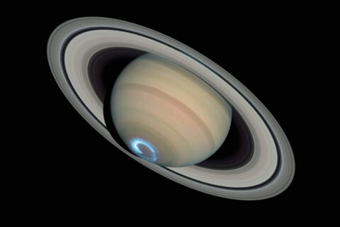 Saturn und seine beeindruckenden Ringe aus Eis und Gestein, fotografiert im Weltraum